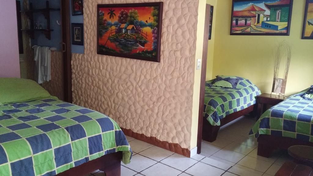Hotel Vagabondo La Fortuna Стая снимка