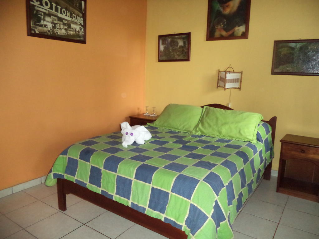 Hotel Vagabondo La Fortuna Стая снимка