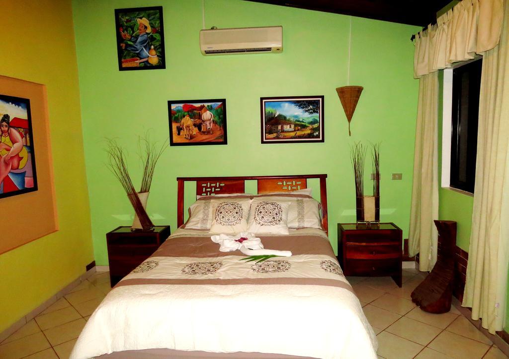 Hotel Vagabondo La Fortuna Екстериор снимка