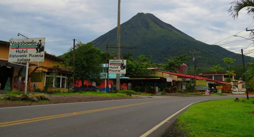 Hotel Vagabondo La Fortuna Екстериор снимка