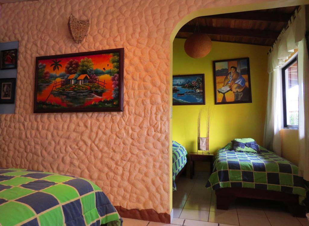 Hotel Vagabondo La Fortuna Стая снимка